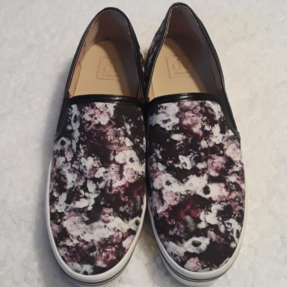 DV by Dolce Vita Slip-Ons - Picture 4 of 8